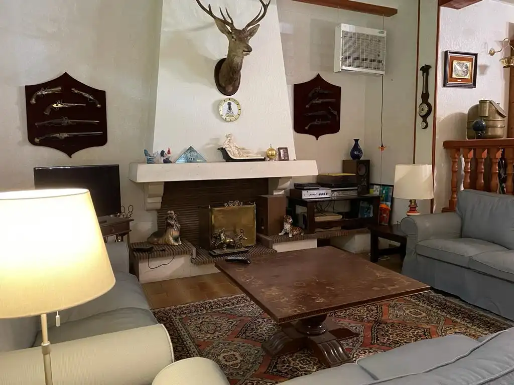 Sala d'estar de Casa o xalet en venda en Castañares de Rioja amb Calefacció, Jardí privat i Parquet