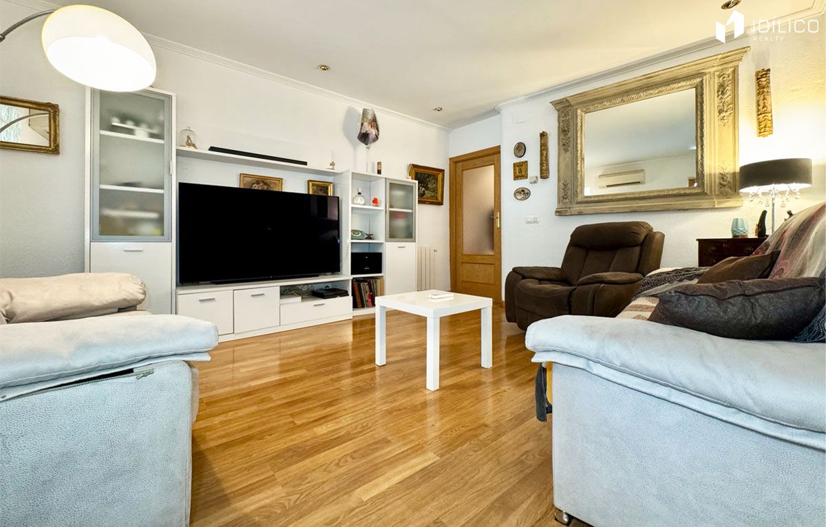 Sala de estar de Piso en venta en  Madrid Capital con Aire acondicionado y Balcón