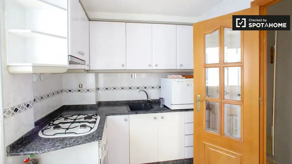 Cocina de Piso de alquiler en Valencia con Aire acondicionado, Calefacción y Amueblado