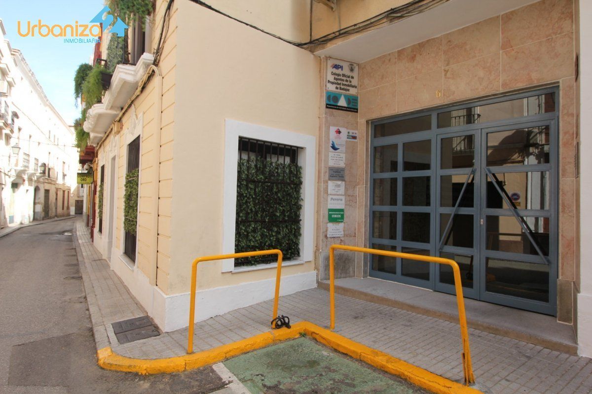Vista exterior de Oficina en venda en Badajoz Capital amb Aire condicionat