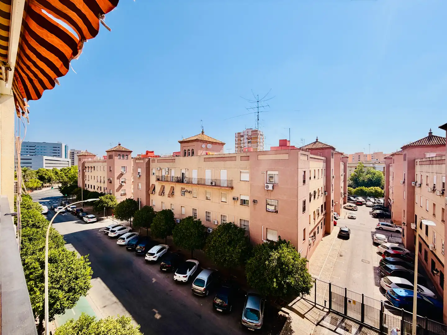 Exterior view of Flat for sale in Sevilla  with Air Conditioner and Terrace