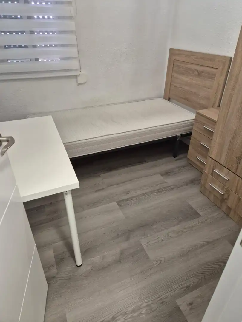 Dormitori de Pis en venda en Jaén amb Aire condicionat, Moblat i Balcó