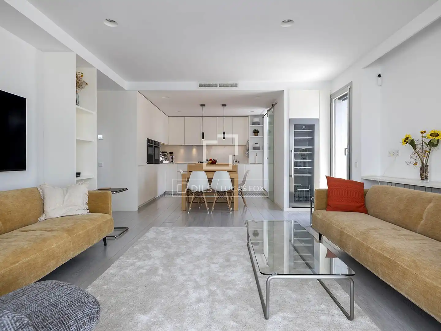 Wohnzimmer von Dachboden zur Miete in Barcelona mit Klimaanlage, Terrasse und Möbliert