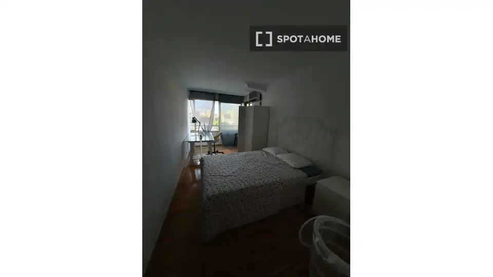 Bedroom of Flat for share in Barcelona  with Air Conditioner, Heating and Furnished