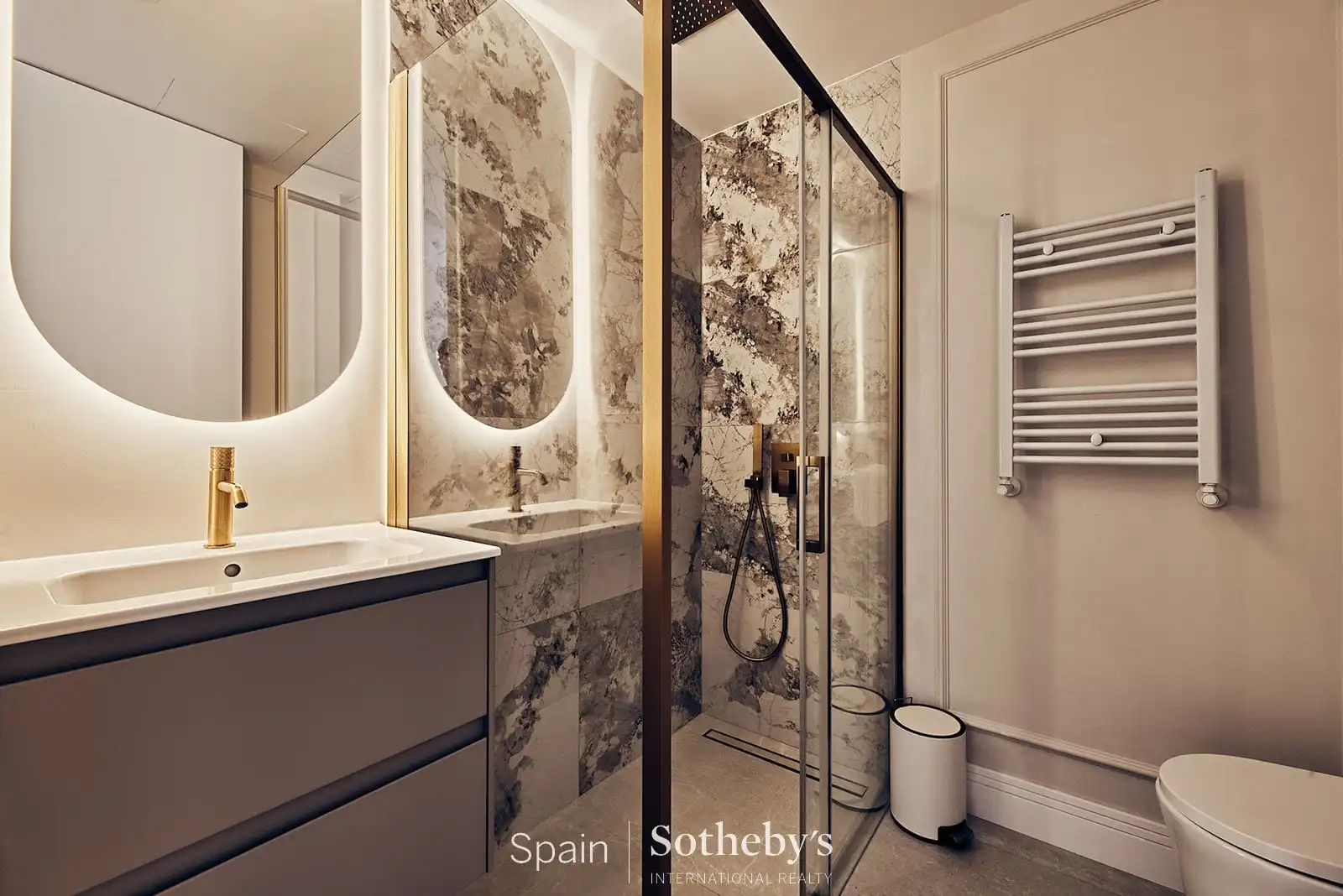 Bathroom of Apartments for sale in Madrid  with Air Conditioner, Heating and Terrace