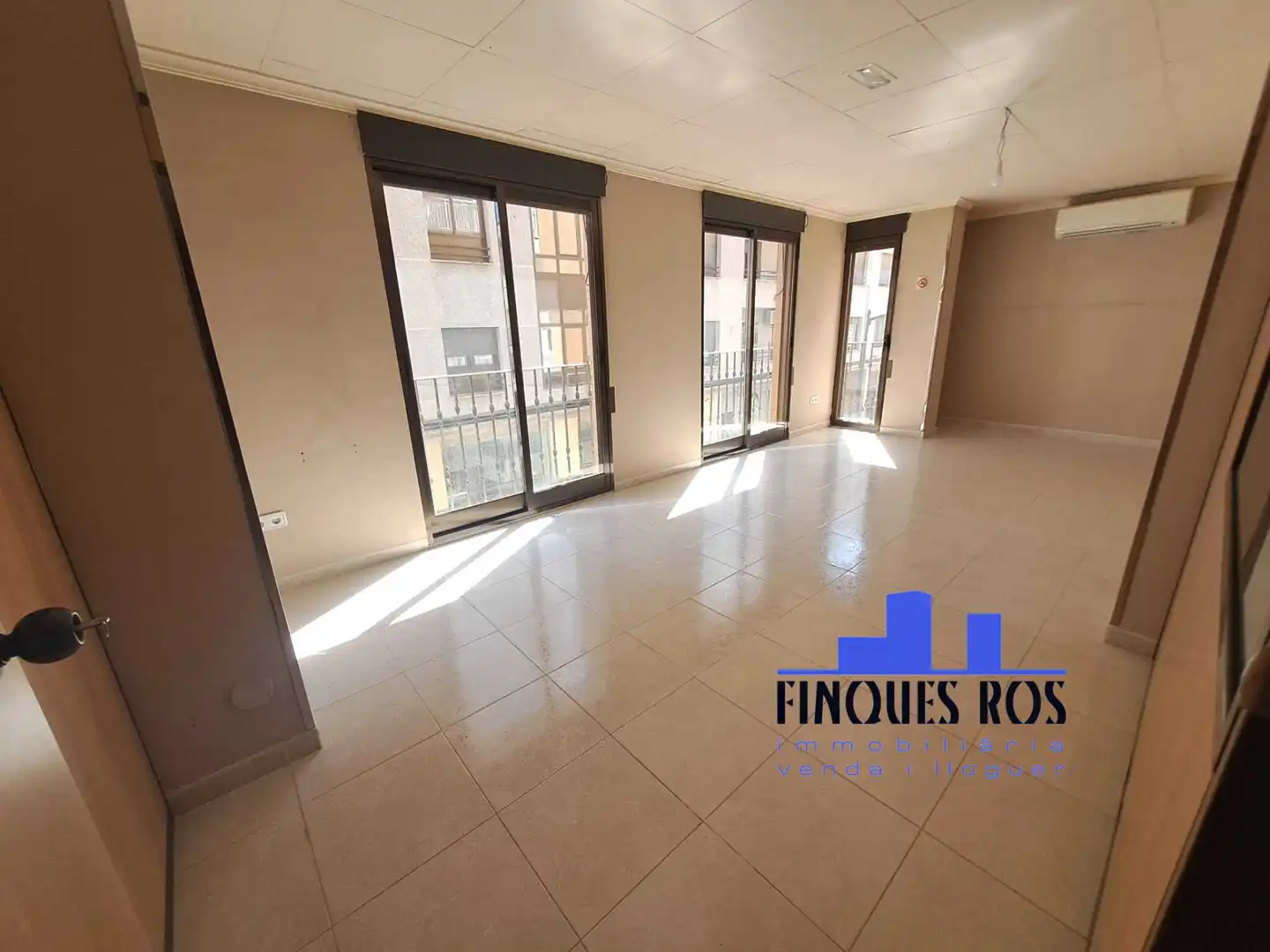 Exterior view of Office for rent in Vinaròs  with Air Conditioner and Heating