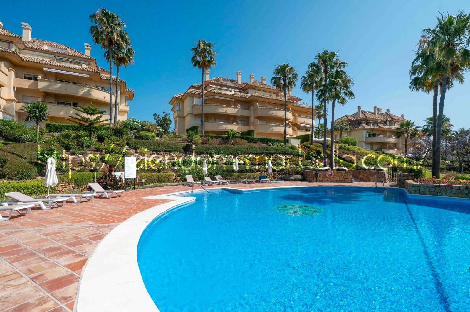 Jardín de Ático en venta en Marbella con Aire acondicionado, Terraza y Trastero