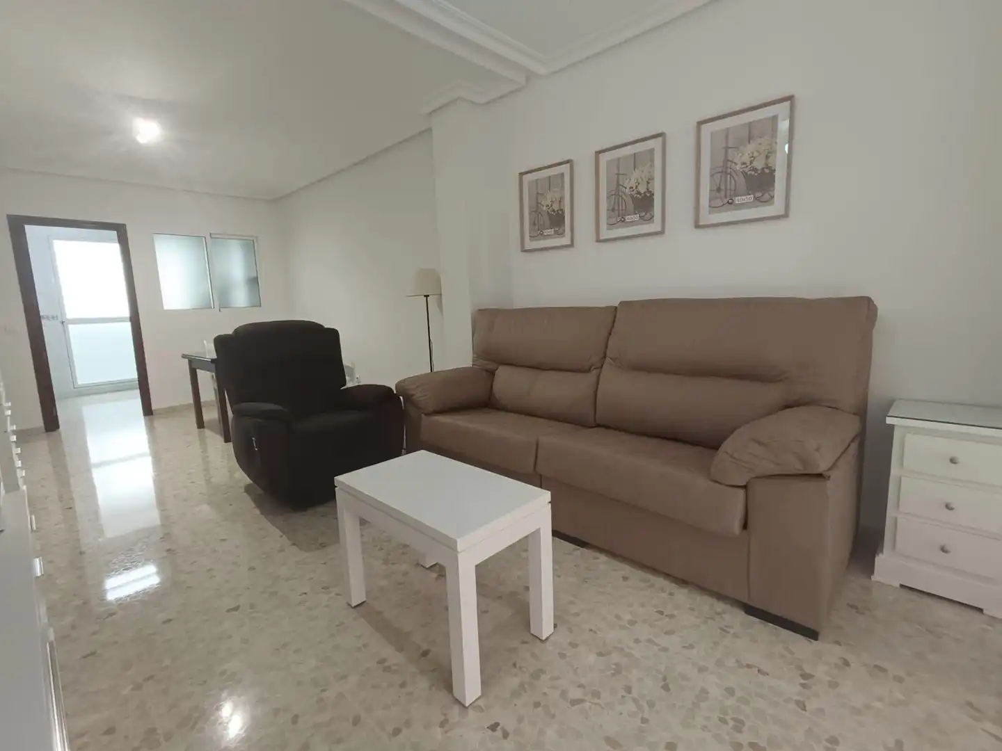 Living room of Flat for rent in Córdoba  with Air Conditioner, Private garden and Storage room