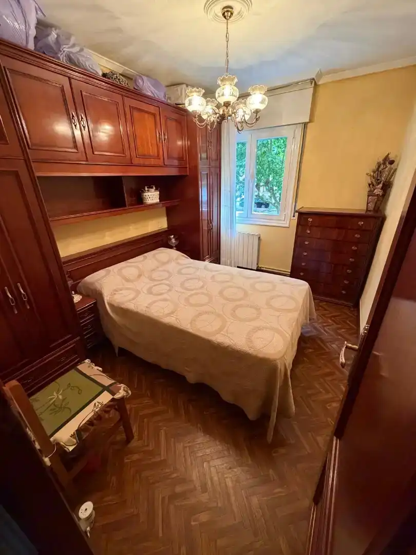 Schlafzimmer von Wohnung zum Verkauf in Barakaldo  mit Balkon