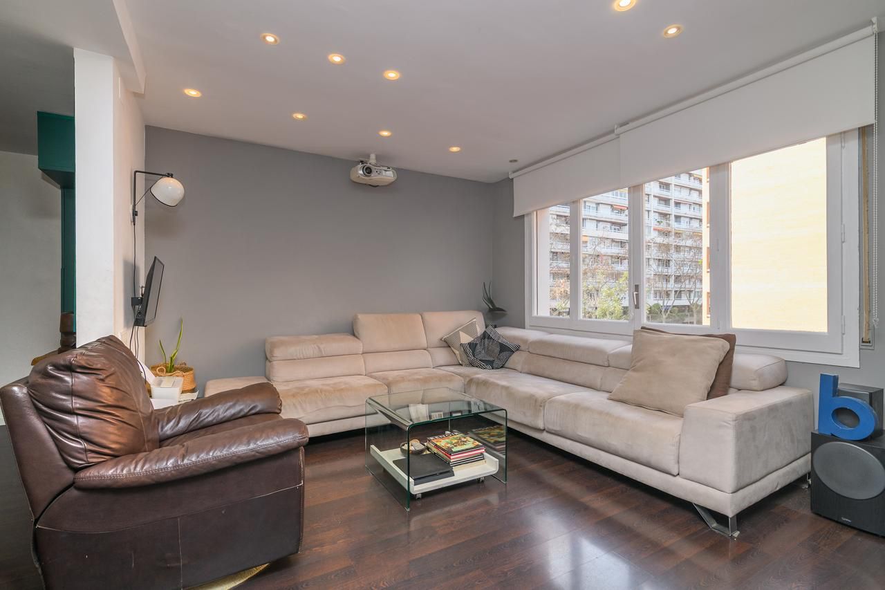 Living room of Flat for sale in  Barcelona Capital  with Air Conditioner, Heating and Parquet flooring