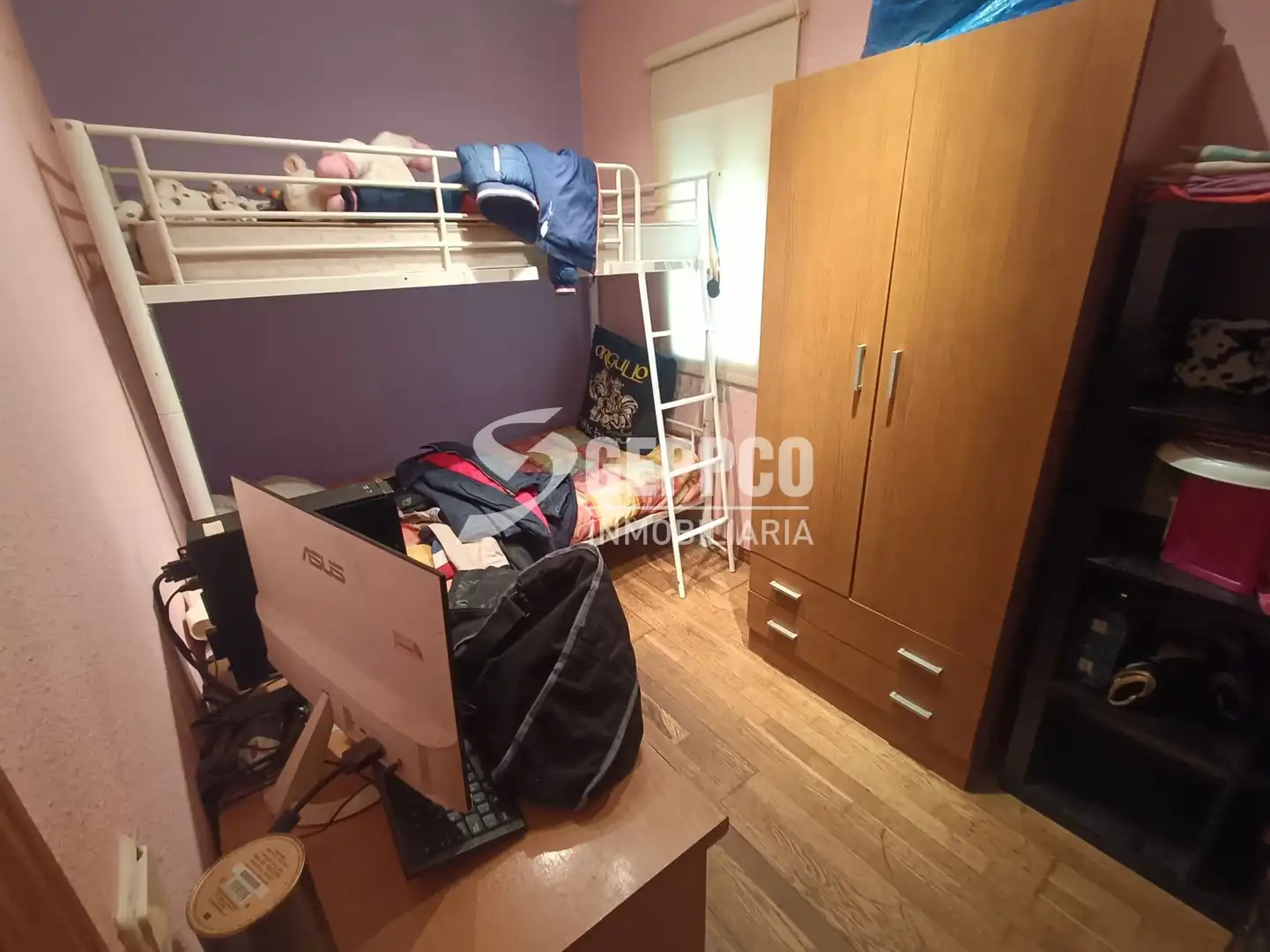 Pis en venda a Apóstol Santiago