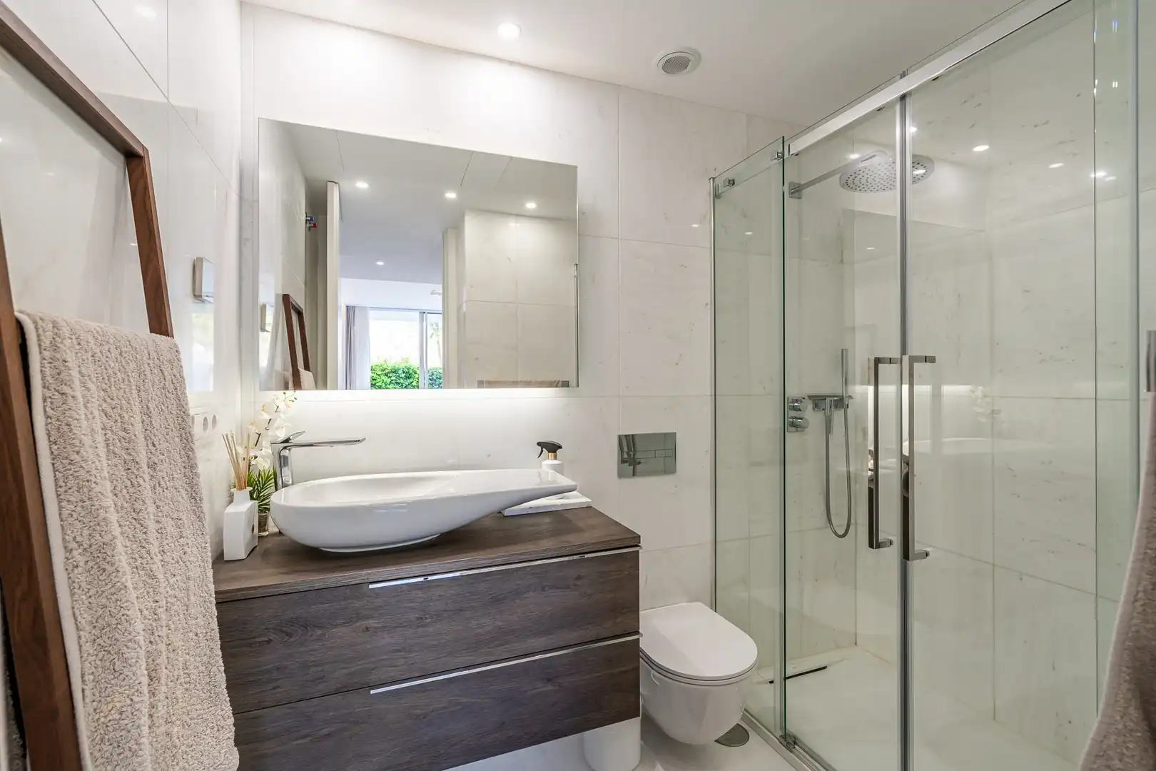 Bathroom of Ground floor for sale in Estepona  with Air Conditioner, Private garden and Terrace