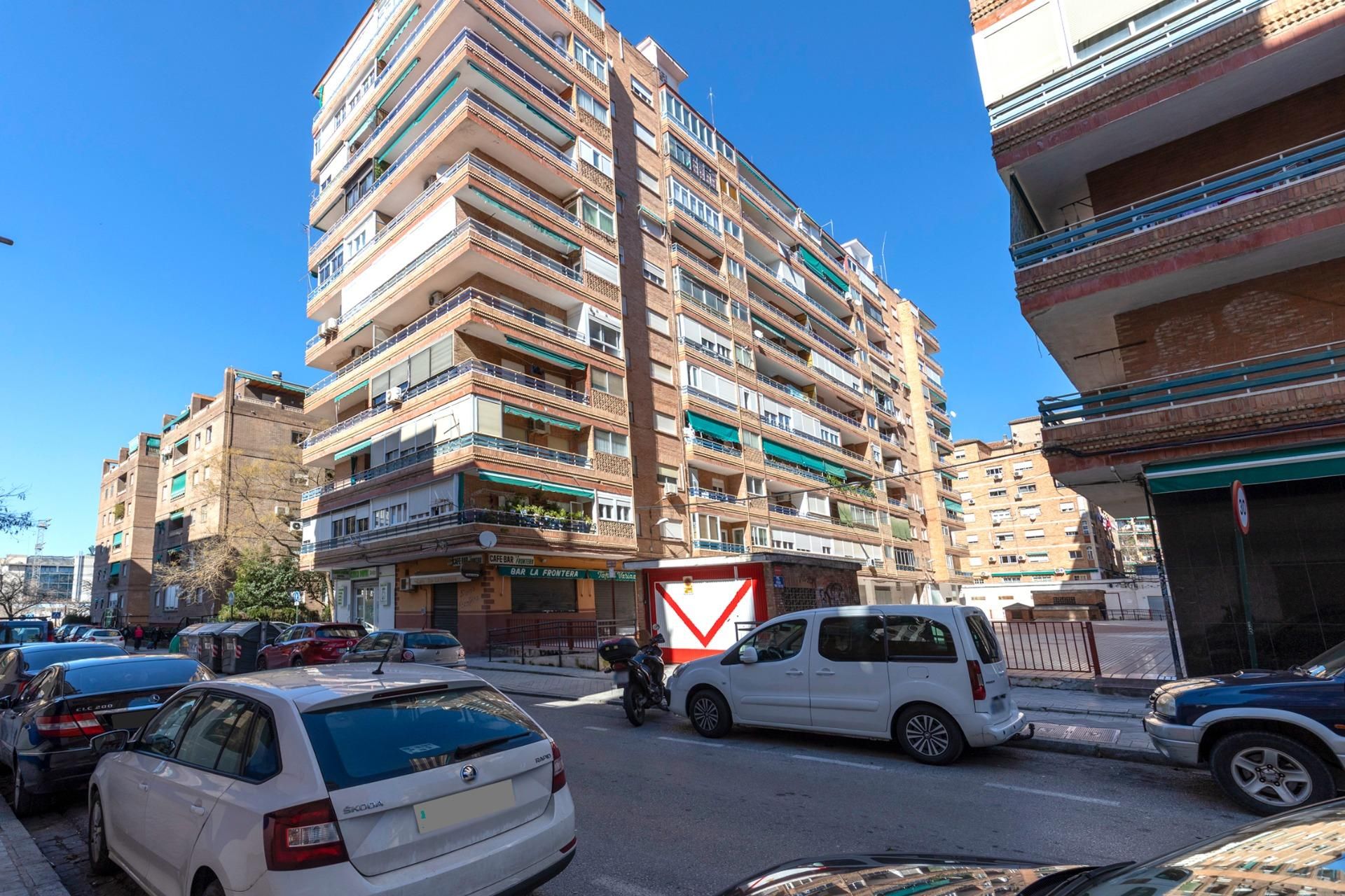 Exterior view of Flat for sale in  Granada Capital  with Balcony