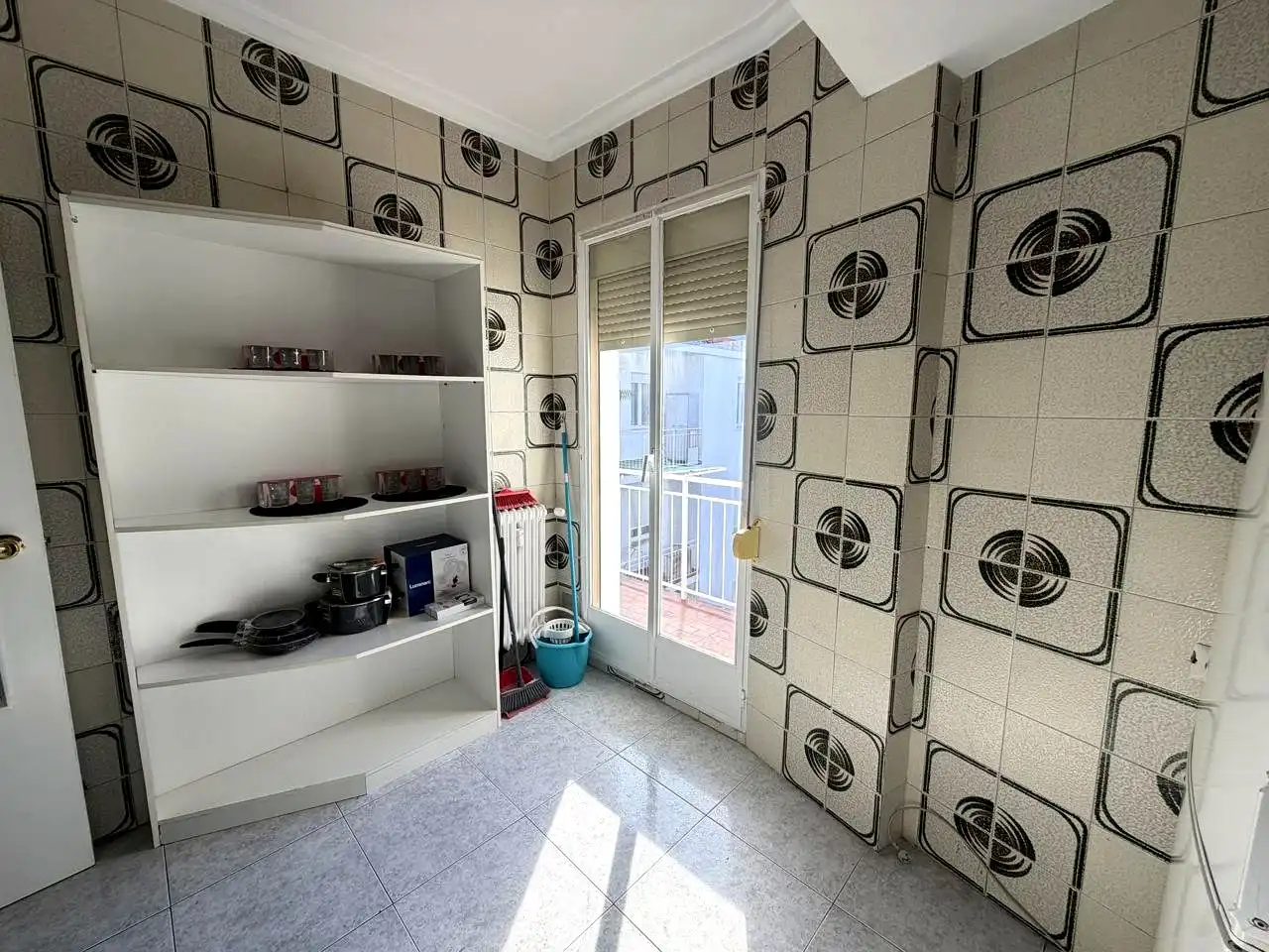 Room in Calle Marqués de la Ensenada, Residencia