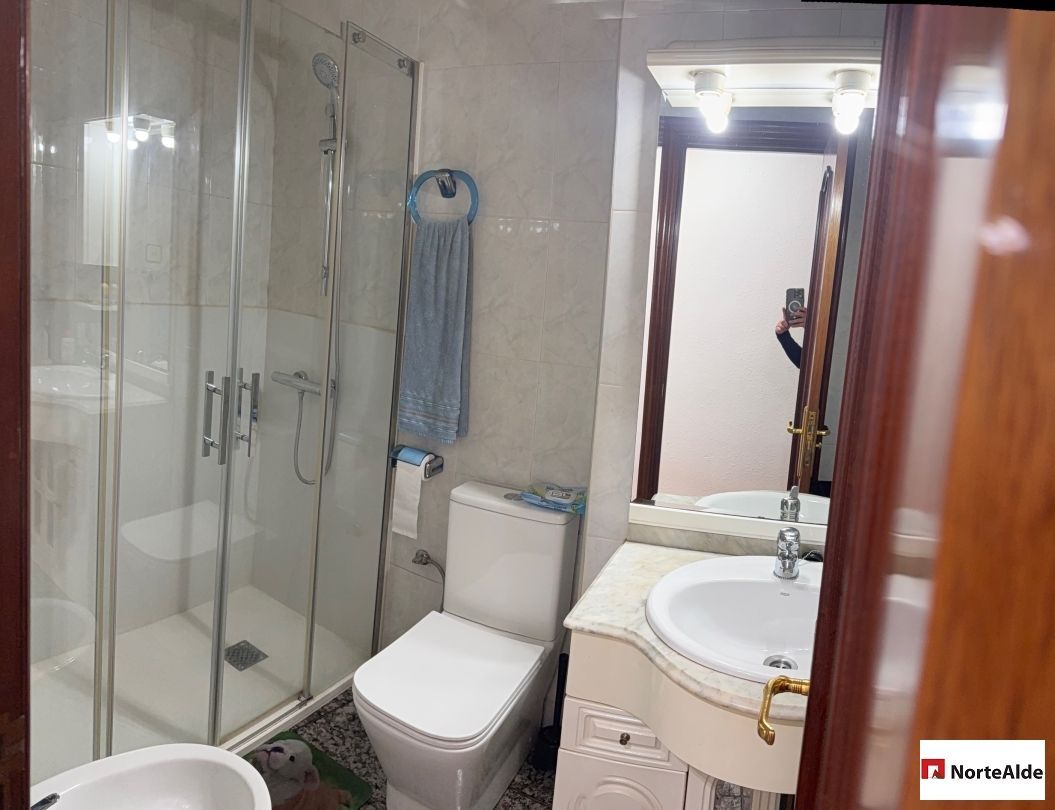 Bany de Pis en venda en Barakaldo  amb Calefacció i Balcó