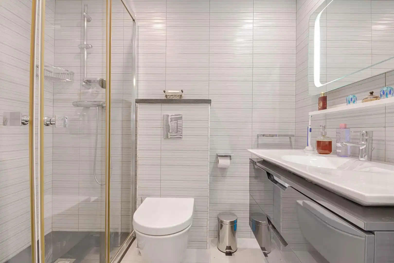 Badezimmer von Wohnungen zur Miete in Roses mit Klimaanlage, Terrasse und Möbliert