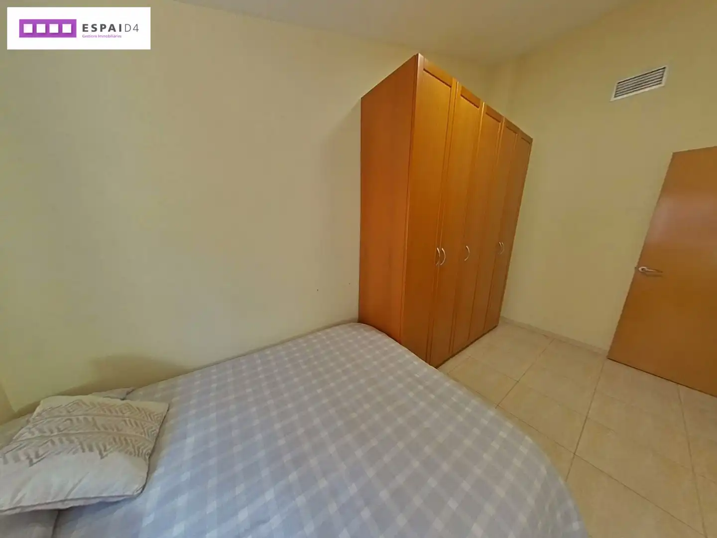 Habitación de Ático en venta en Ripollet con Aire acondicionado, Calefacción y Terraza