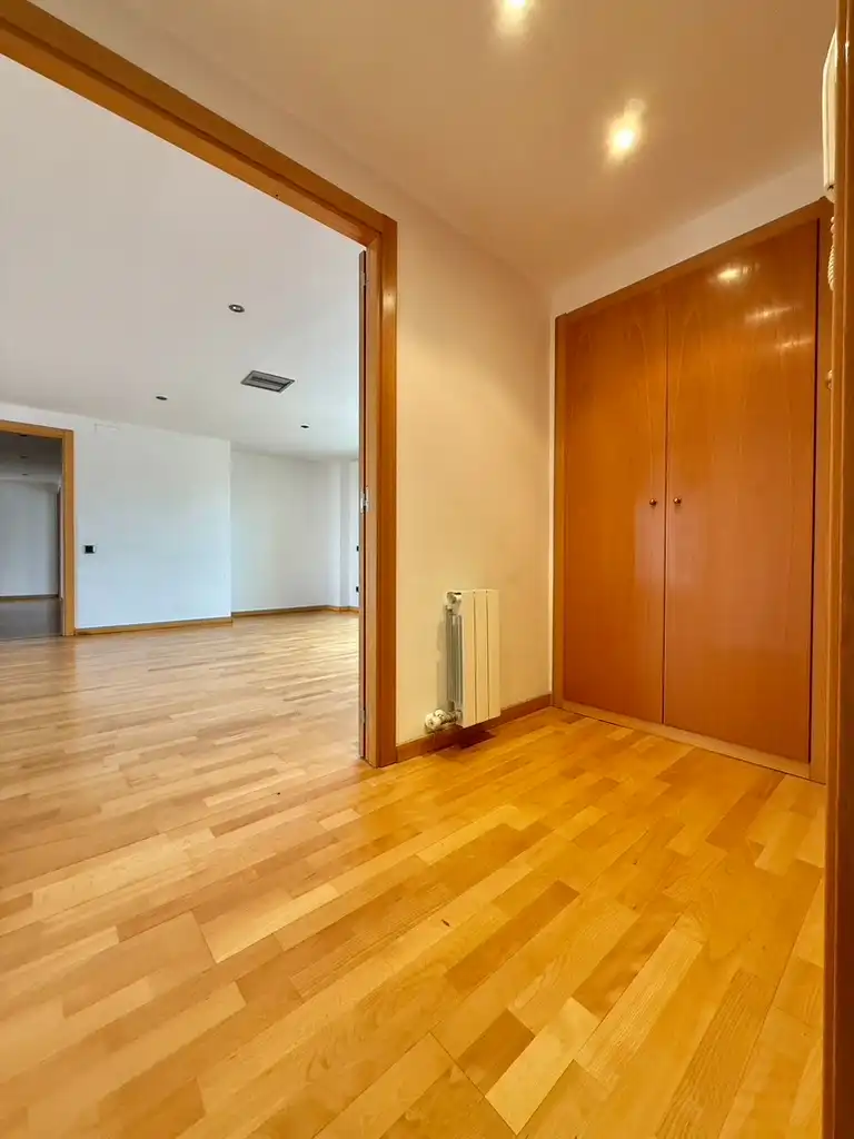 Dachboden zum Verkauf in Figueres mit Heizung, Parkett und Terrasse