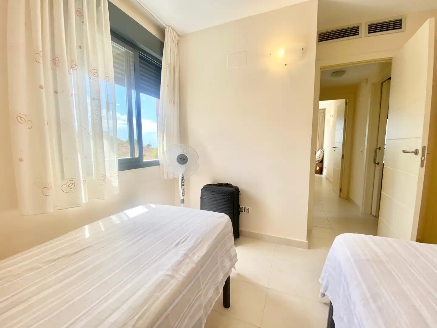 Habitación de Apartamento de alquiler en Benidorm con Aire acondicionado, Calefacción y Terraza