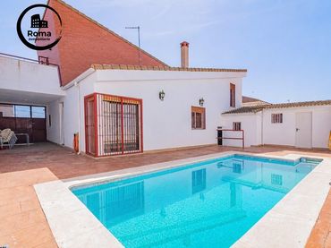 Casa amb piscina en venda a Íllora