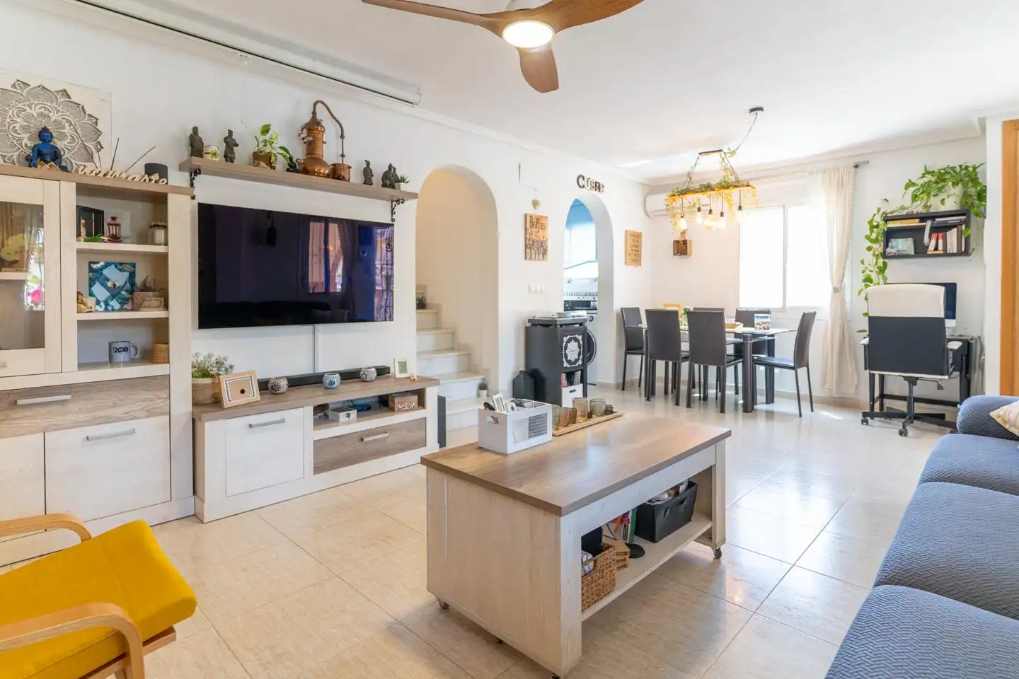 Wohnzimmer von Haus oder Chalet zum Verkauf in Santa Pola mit Klimaanlage, Privatgarten und Terrasse