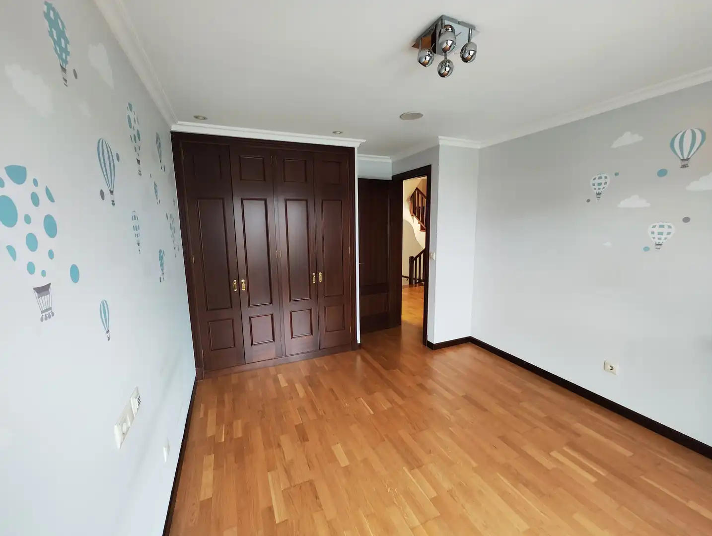 Casa adosada en venta en Vigo  con Jardín privado, Parquet y Terraza
