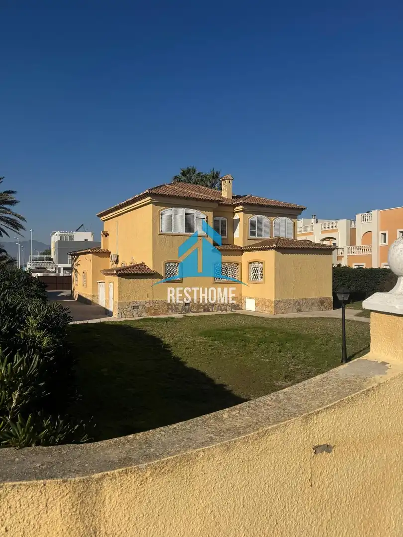 Vista exterior de Casa o chalet en venta en Cullera con Terraza