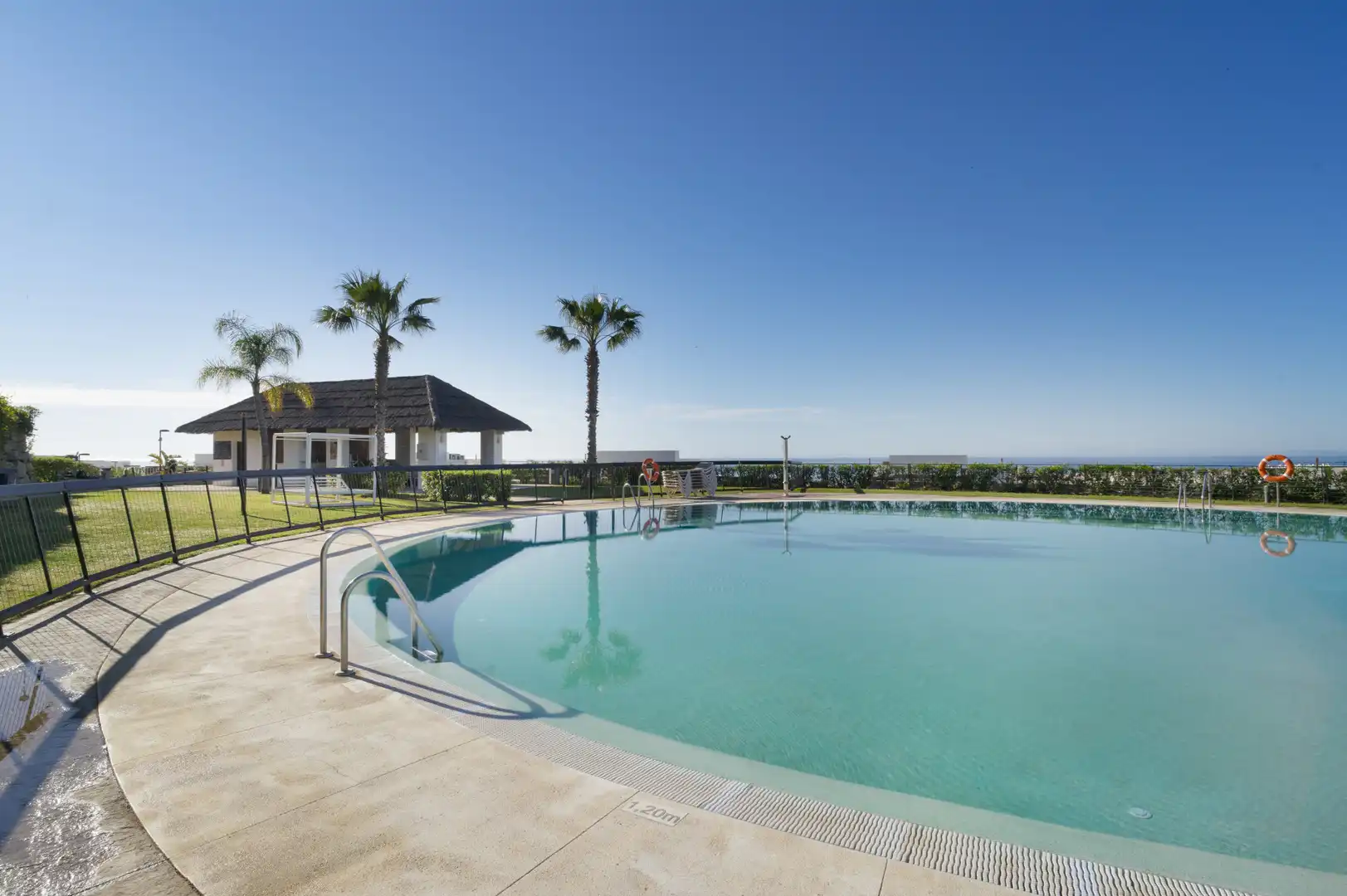 Piscina de Àtic de lloguer en Estepona amb Aire condicionat, Calefacció i Terrassa