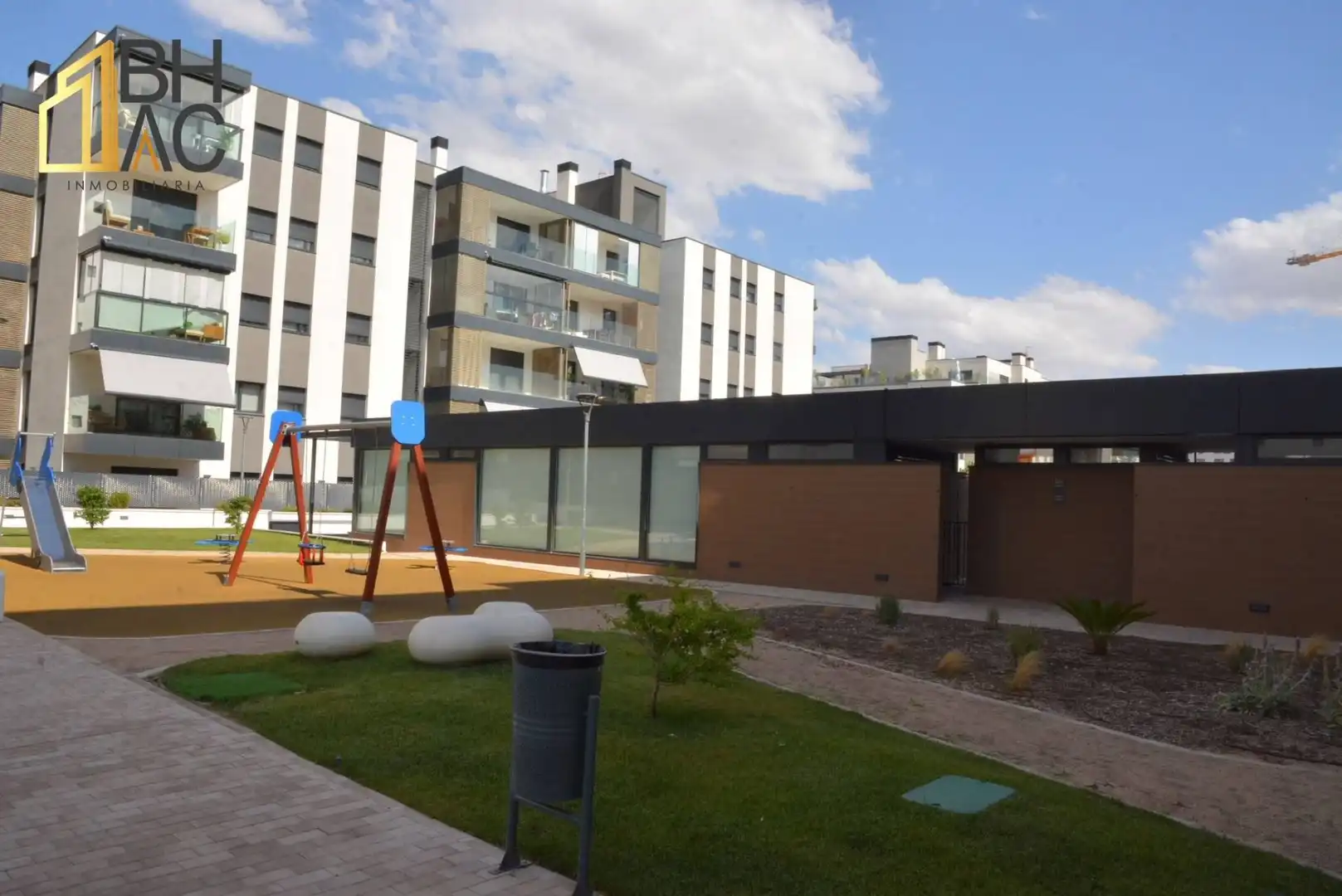 Außenansicht von Dachboden zum Verkauf in Alcalá de Henares mit Klimaanlage, Heizung und Terrasse