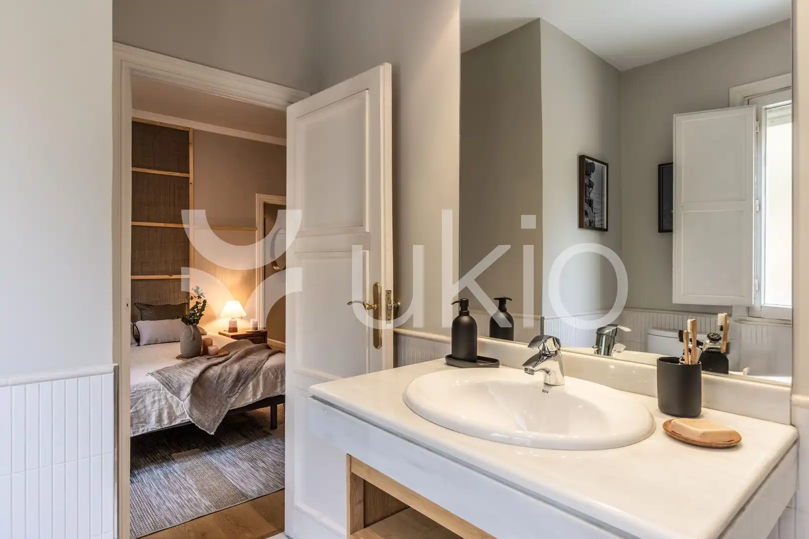 Dormitori de Apartament de lloguer en Madrid amb Aire condicionat, Calefacció i Moblat
