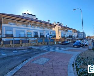 Vista exterior de Dúplex en venda en Collado Villalba amb Calefacció, Jardí privat i Terrassa