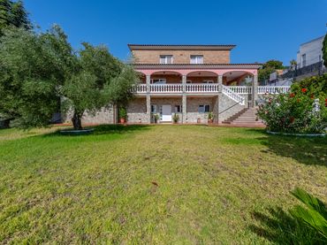 Casa amb jardí en venda a Carrer de l'Acàcia