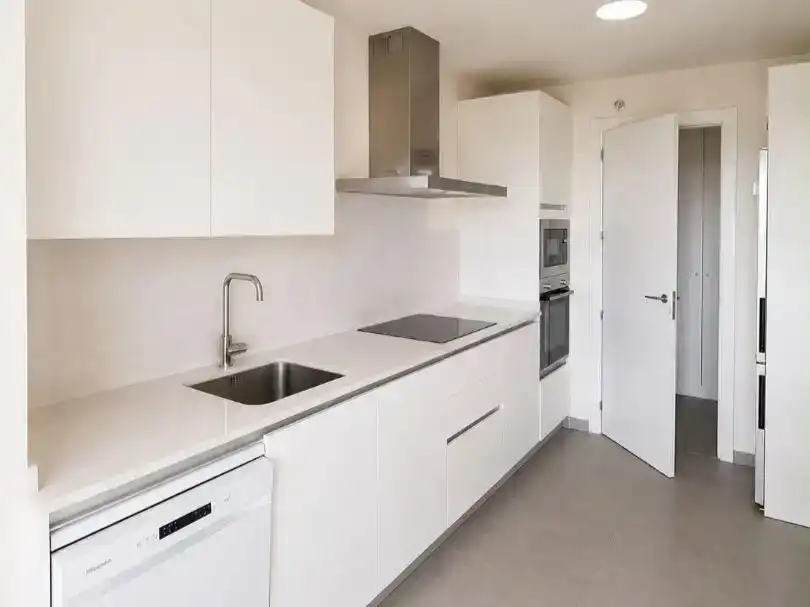 Küche von Wohnung zur Miete in Dos Hermanas mit Klimaanlage, Terrasse und Balkon