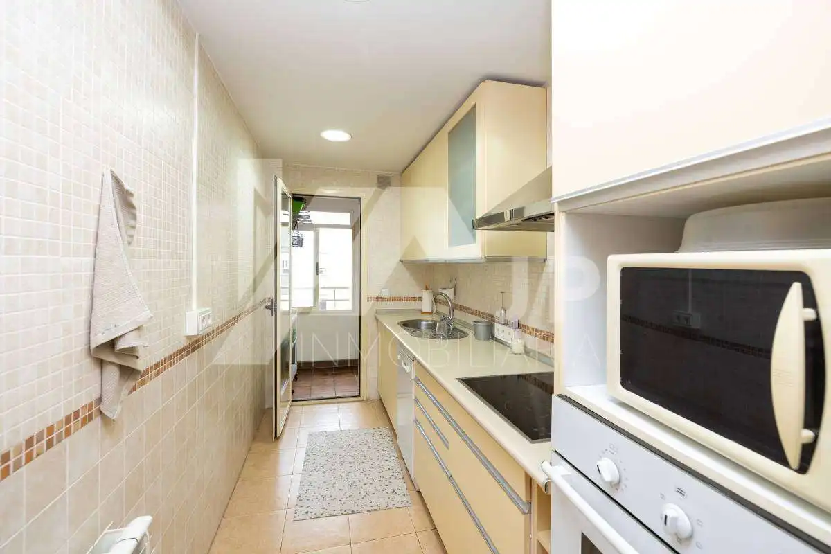Piso con piscina en venta en Calle Cádiar 10, imagen 8