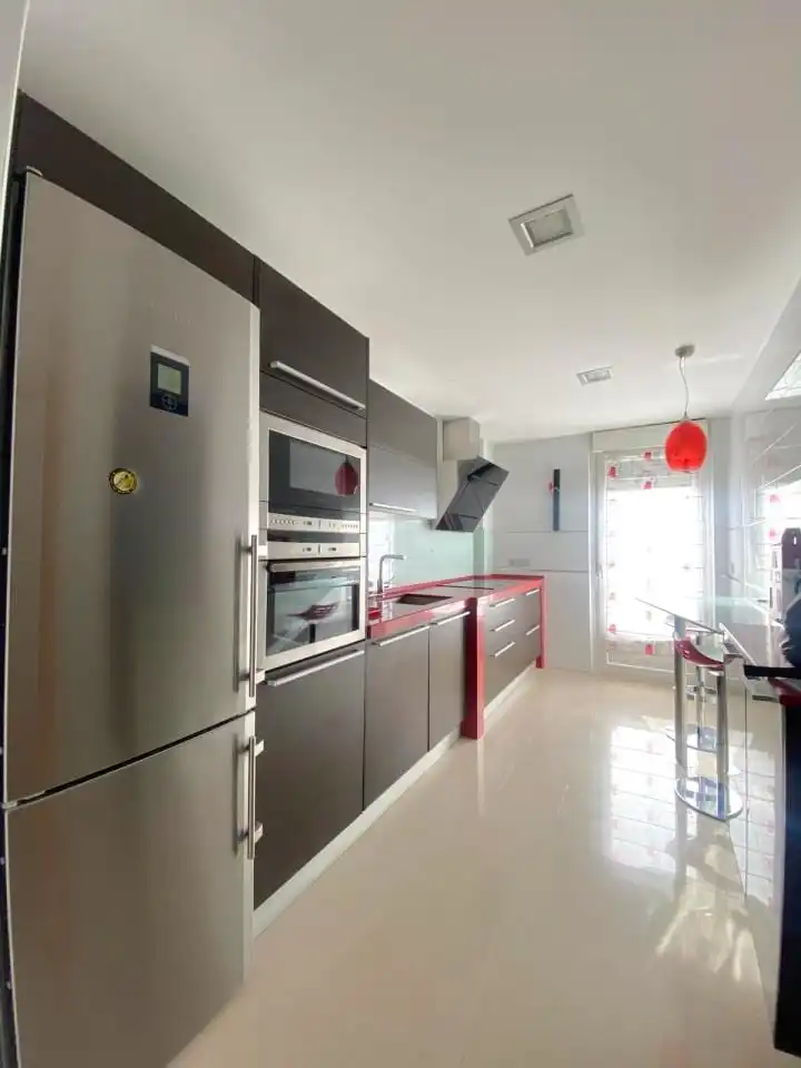 Cocina de Piso en venta en León Capital  con Calefacción, Terraza y Trastero