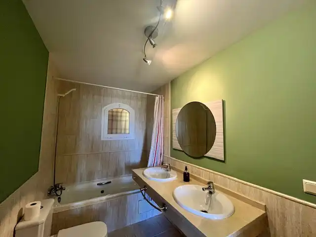 Badezimmer von Wohnung zur Miete in Ojén mit Klimaanlage, Heizung und Terrasse