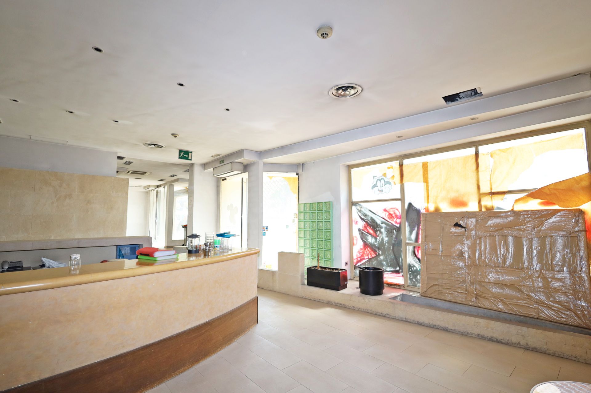 Local de lloguer en  Madrid Capital amb Aire condicionat, Calefacció i Moblat