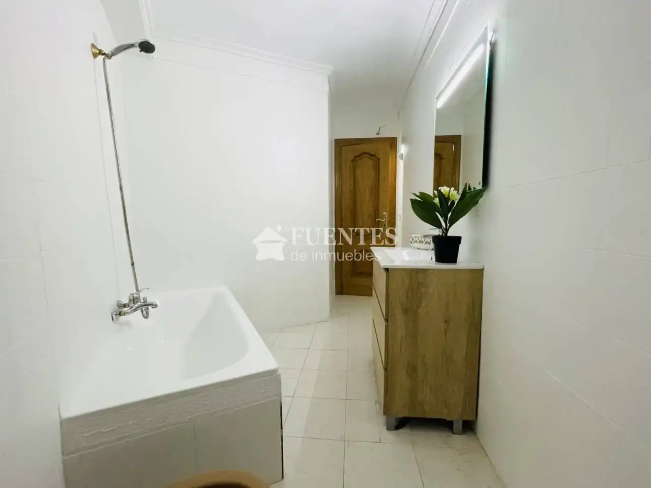 Baño de Piso en venta en Alicante / Alacant con Aire acondicionado y Terraza