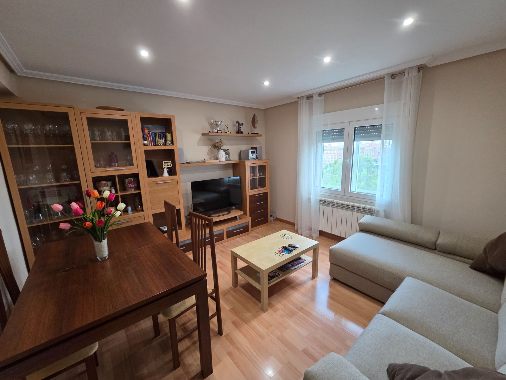 Sala d'estar de Pis en venda en  Teruel Capital amb Calefacció, Traster i Balcó