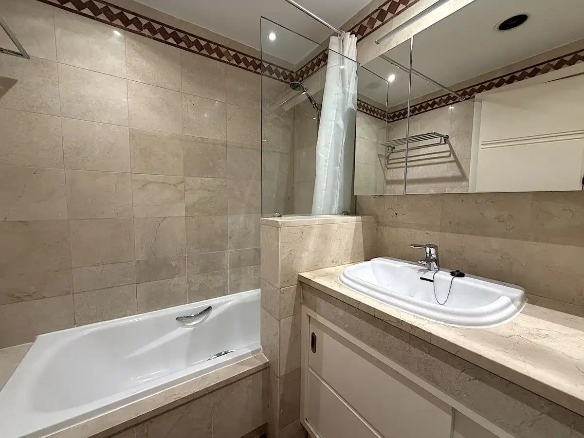 Bathroom of Apartments for rent in Marbella  with Air Conditioner, Heating and Terrace