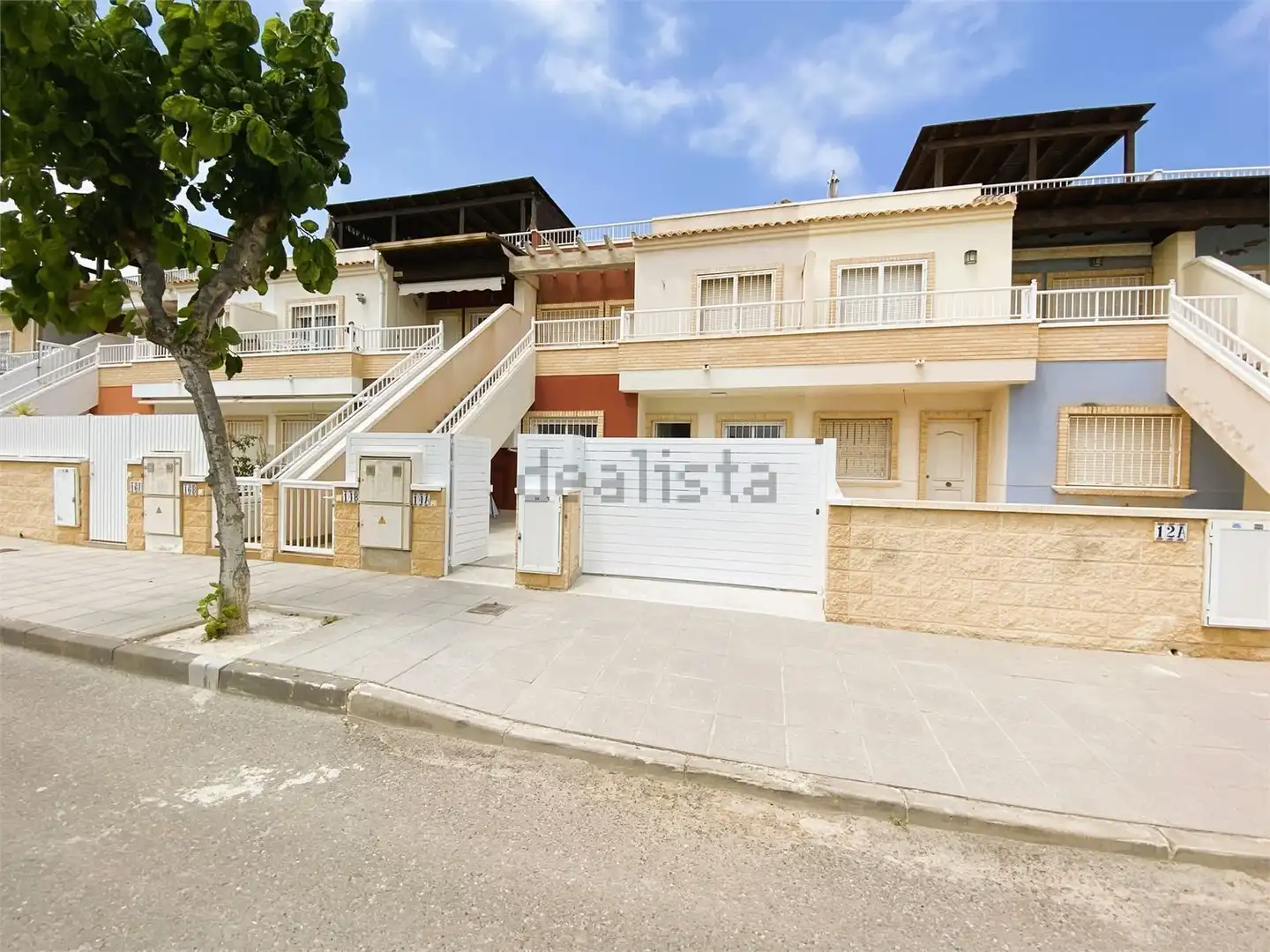 Vista exterior de Casa o xalet en venda en Pilar de la Horadada amb Aire condicionat, Jardí privat i Terrassa