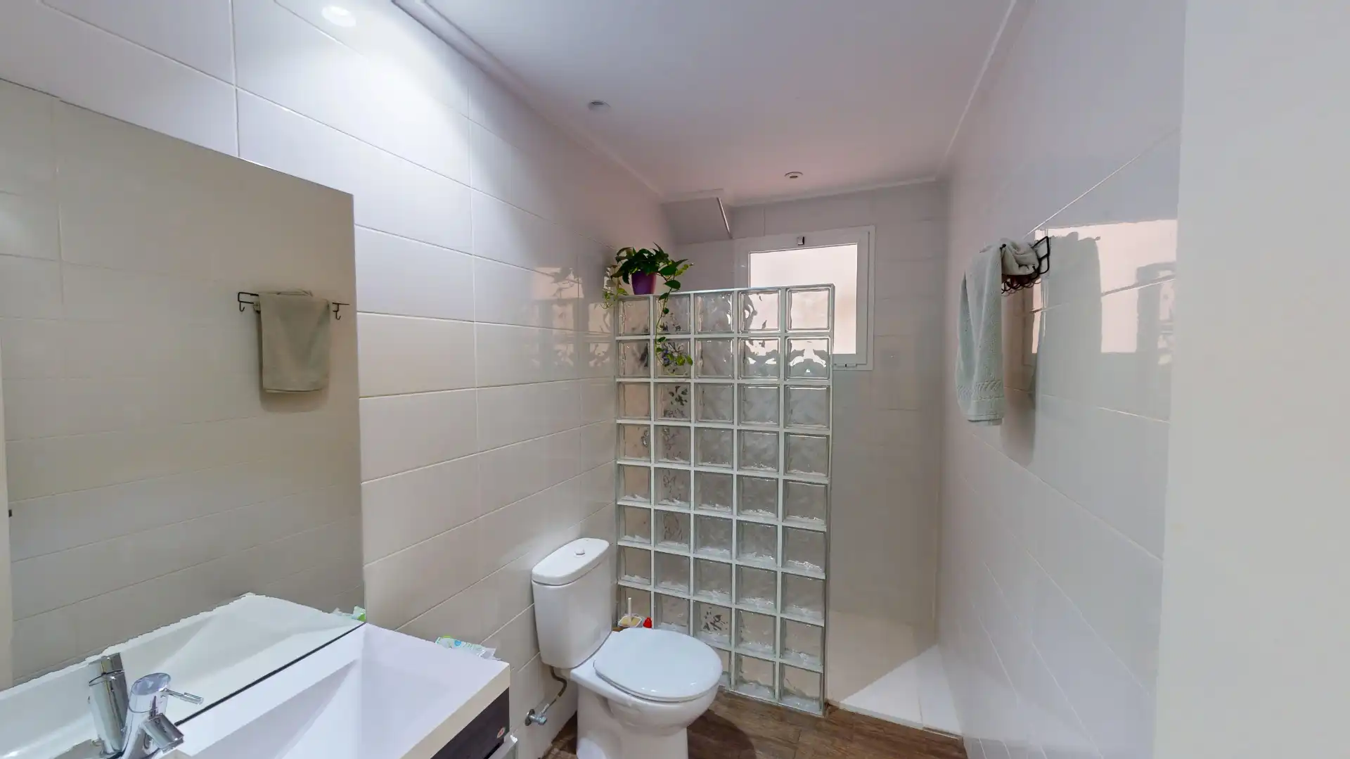 Baño de Piso en venta en Elche / Elx con Aire acondicionado, Amueblado y Balcón