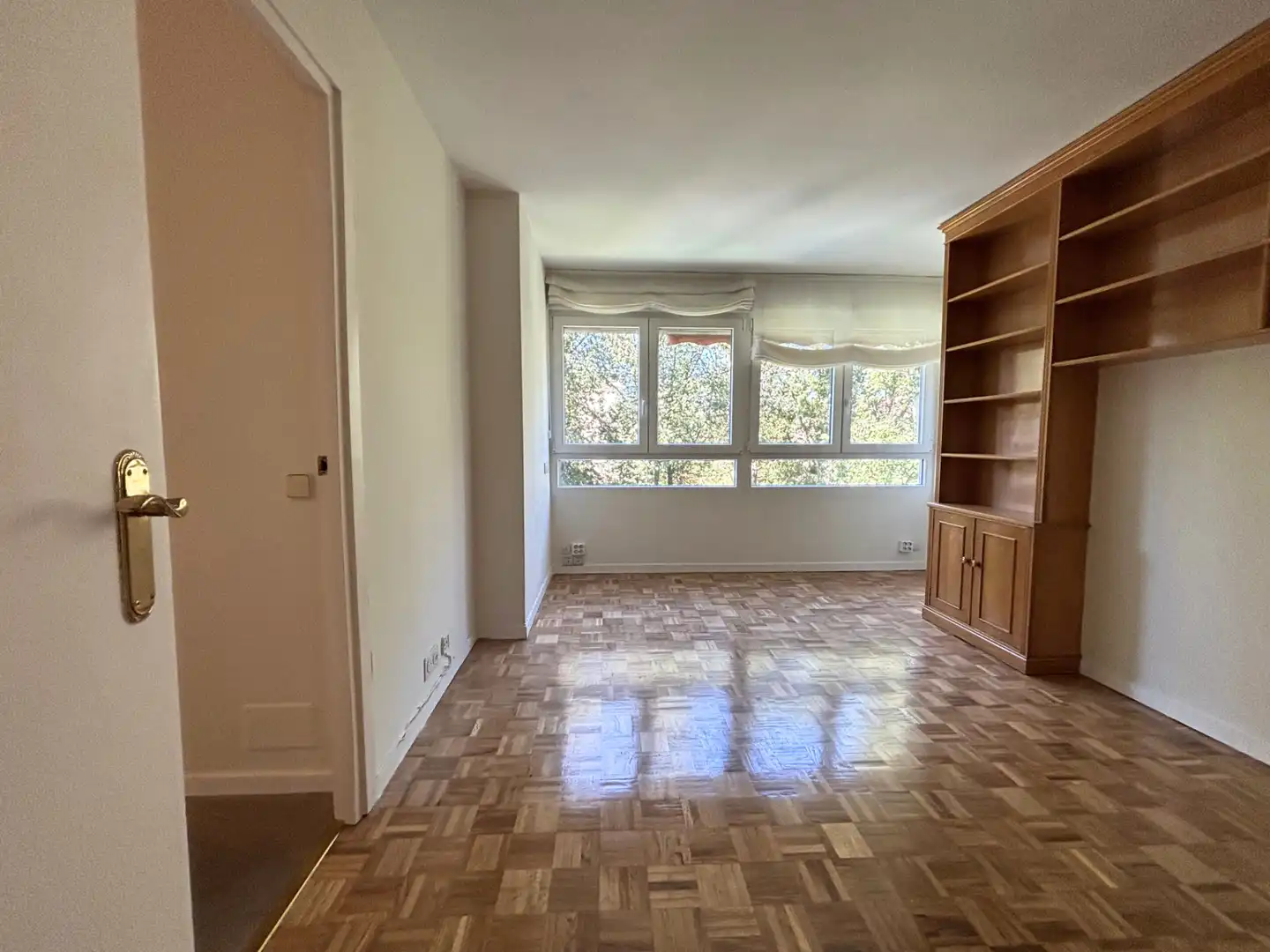 Dormitori de Pis de lloguer en Madrid amb Jardí privat, Parquet i Terrassa