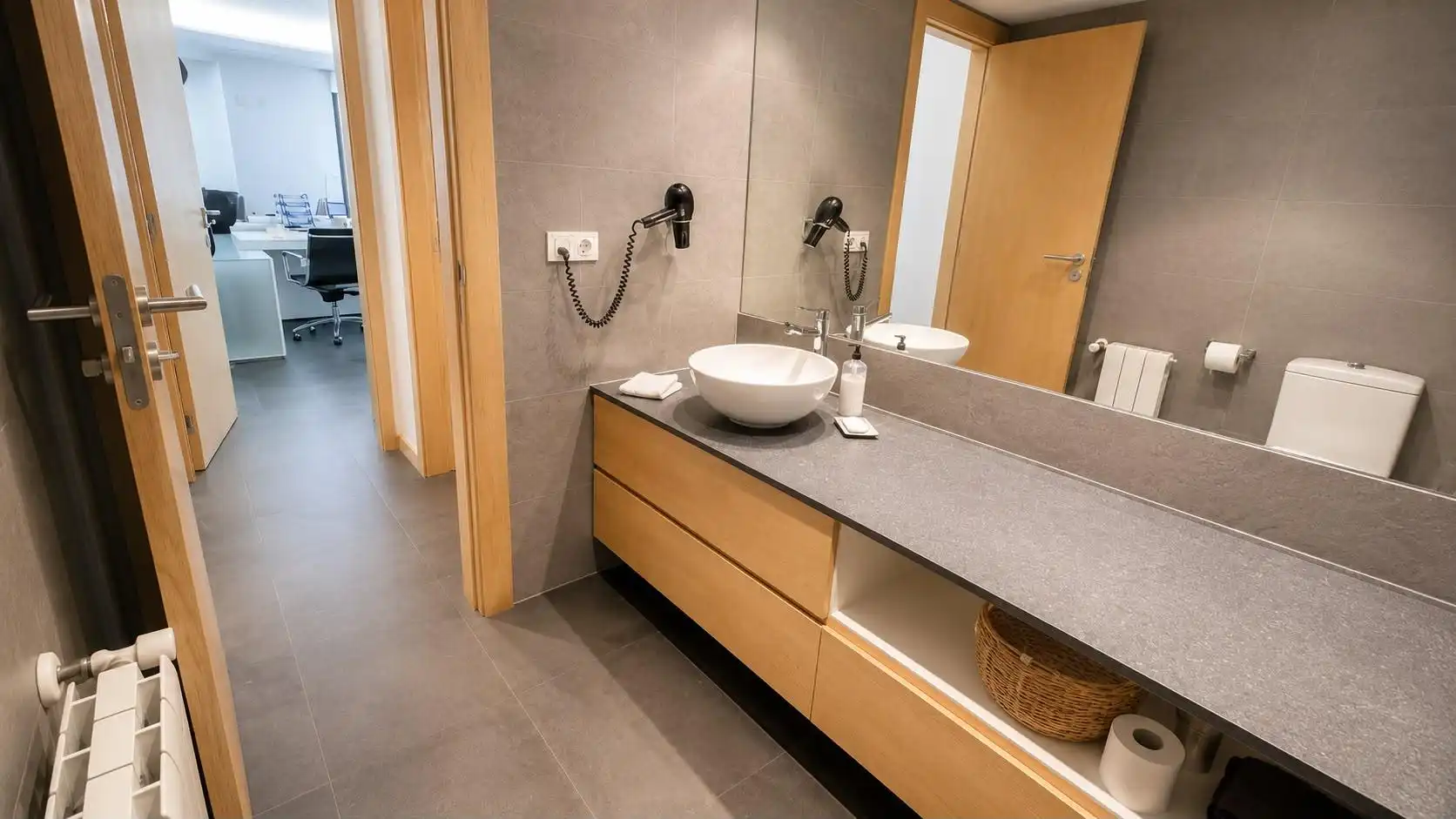 Baño de Piso en venta en Valencia con Aire acondicionado, Calefacción y Jardín privado