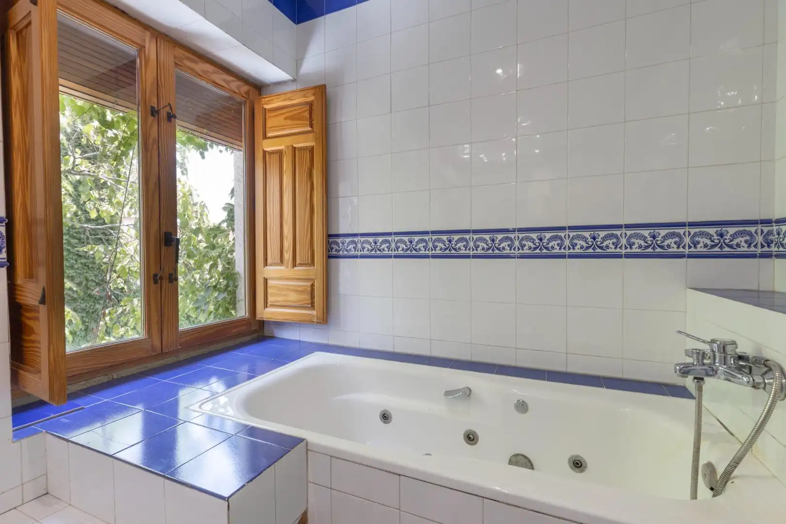 Baño de Casa o chalet en venta en Las Gabias con Aire acondicionado, Calefacción y Jardín privado