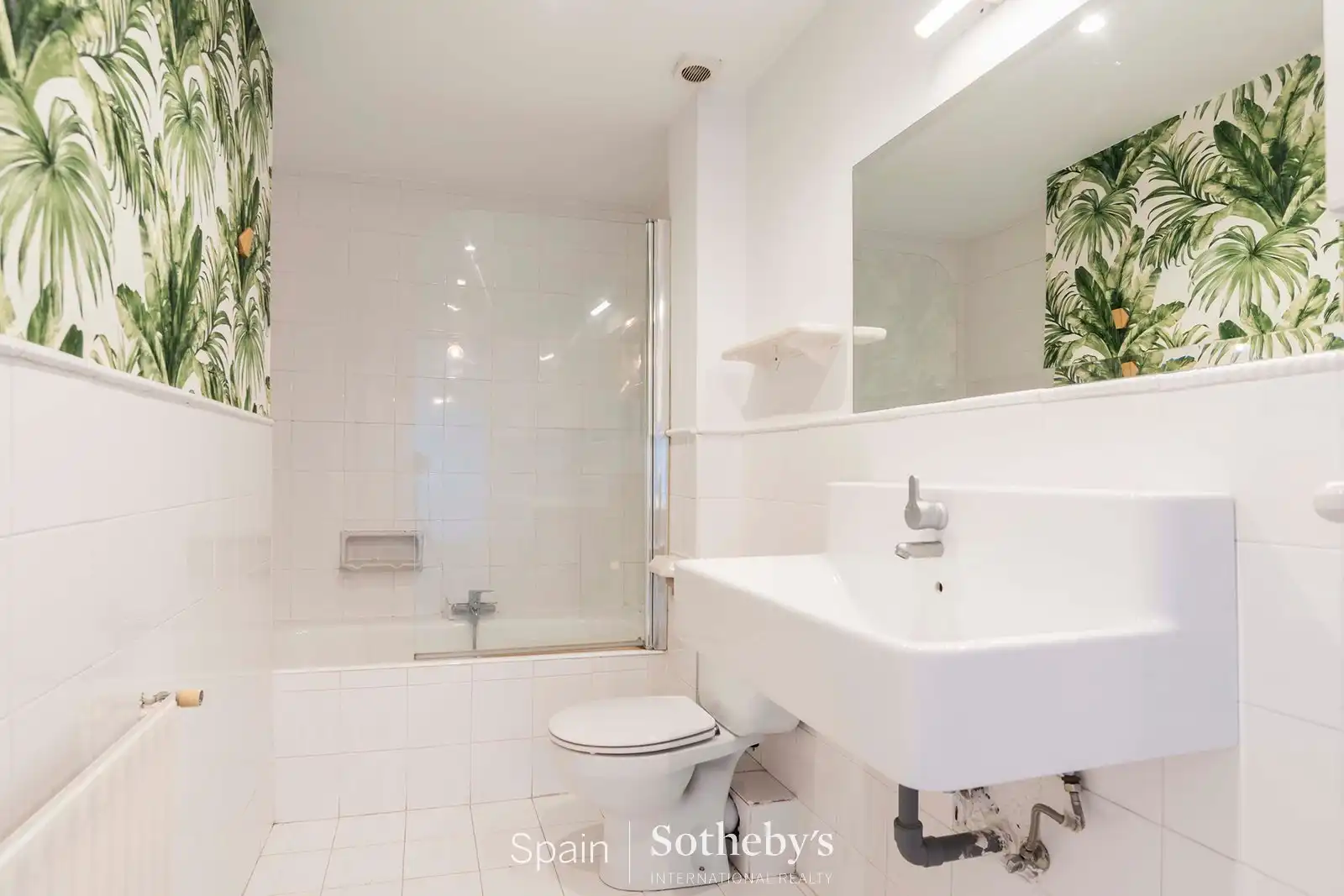 Bathroom of Attic for sale in Madrid  with Air Conditioner, Heating and Terrace