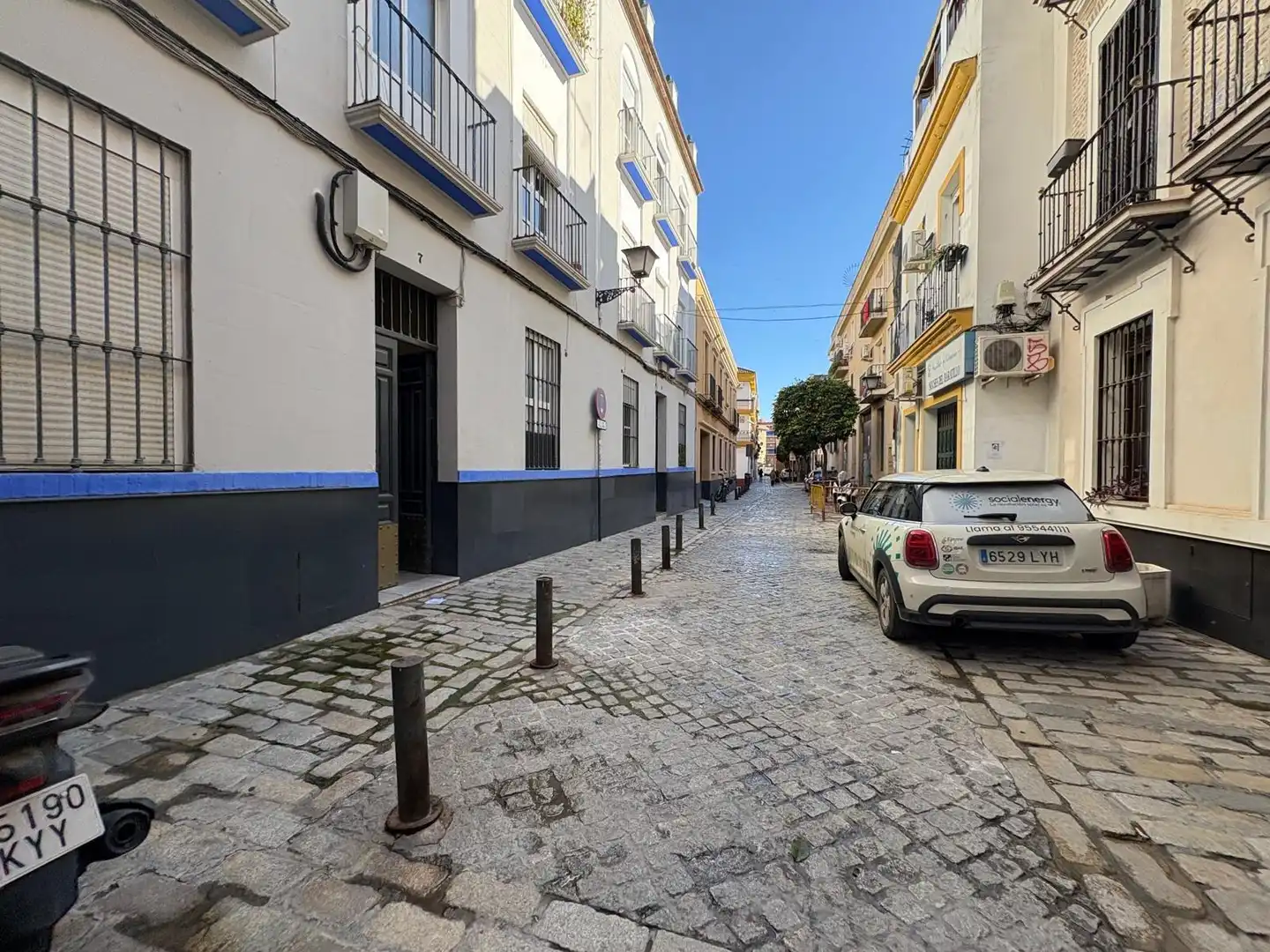 Exterior view of Flat for sale in Sevilla  with Air Conditioner, Terrace and Storage room