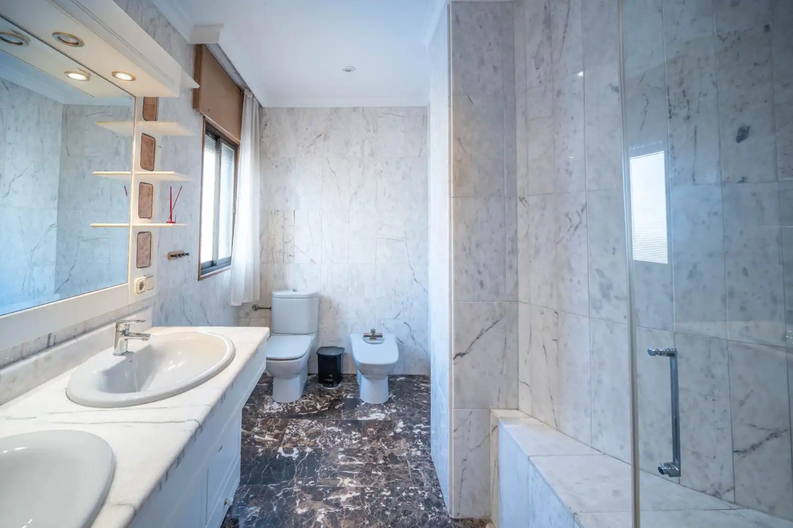Badezimmer von Dachboden zum Verkauf in Maracena