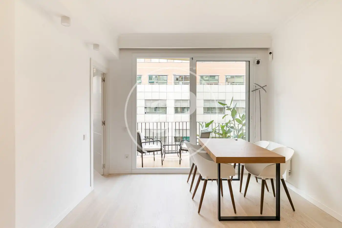 Außenansicht von Wohnung zum Verkauf in Barcelona mit Klimaanlage, Heizung und Möbliert