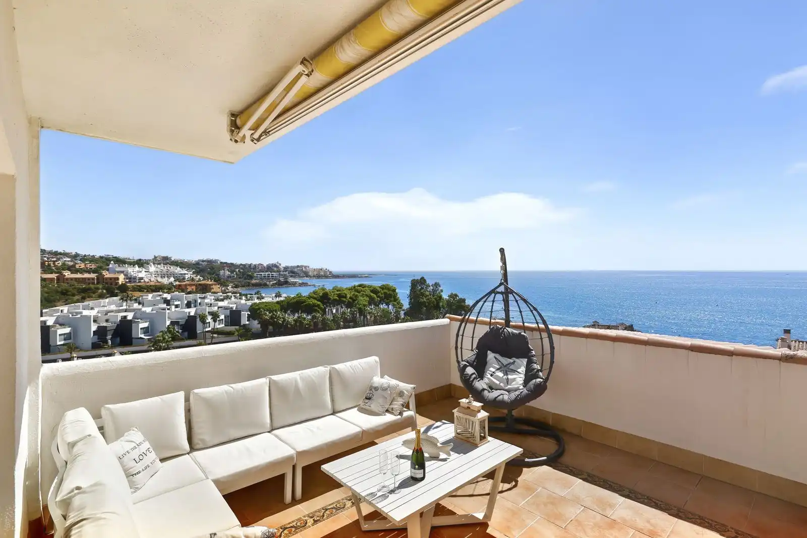 Terrace of Flat for sale in Estepona  with Air Conditioner, Terrace and Community pool